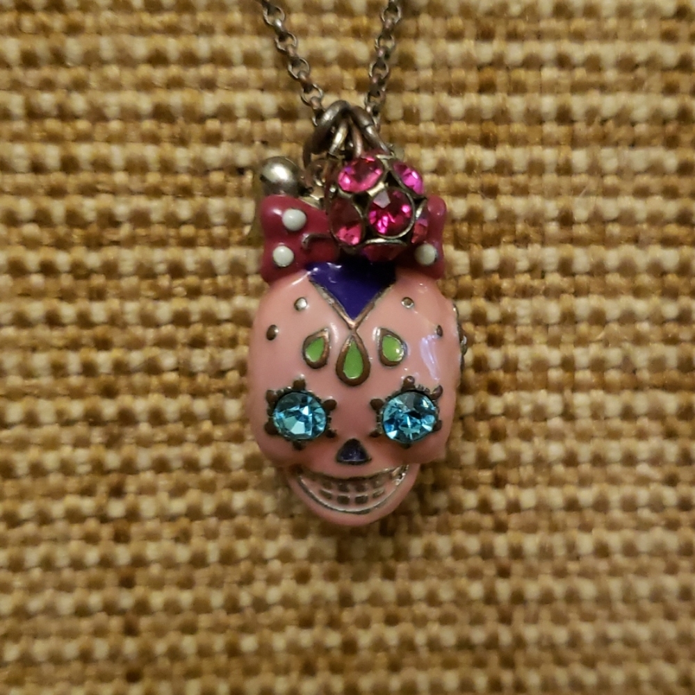Betsy Johnson skull necklace